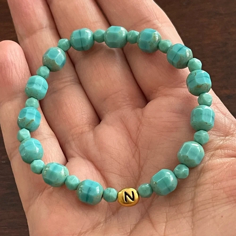 Initial N turquoise blue glass bead stretchy bangle bracelet - Picture 2 of 5